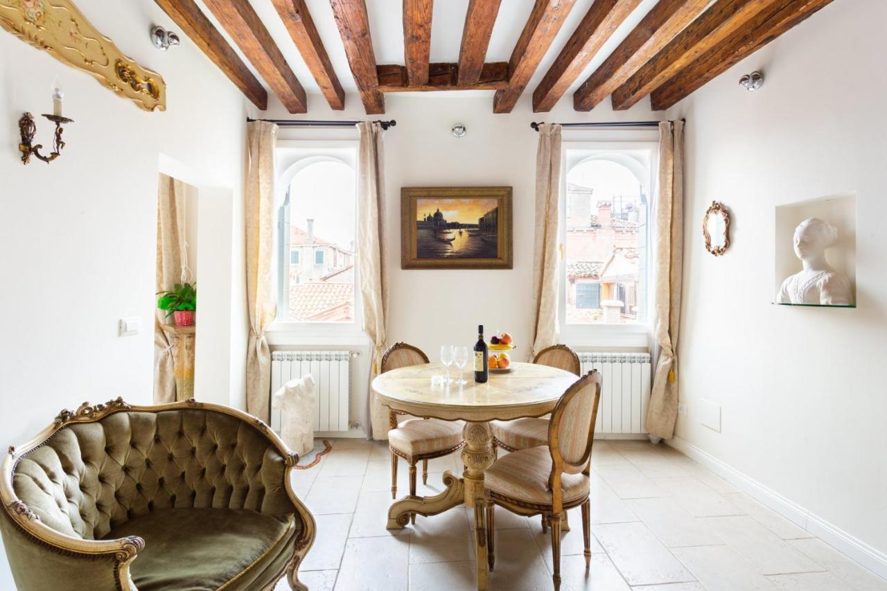 Michelle In Charming Appartement Venise