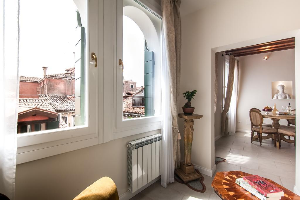 Michelle In Charming Venezia