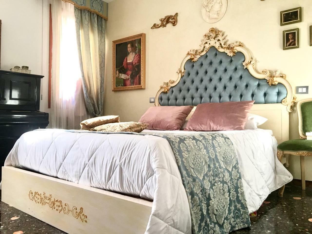Michelle In Charming Apartment Venice